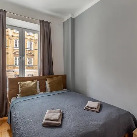 Urban Chic - Old Town - 11 People - Stare - Freta * ワルシャワ